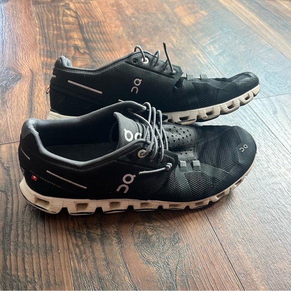 On Cloud Women’s Size 10 Black White Athletic Running Shoes Swiss Engineering - Picture 1 of 7